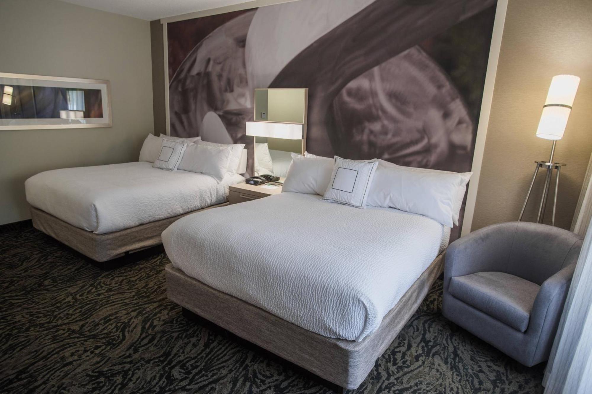 Courtyard By Marriott Hickory Hotell Exteriör bild