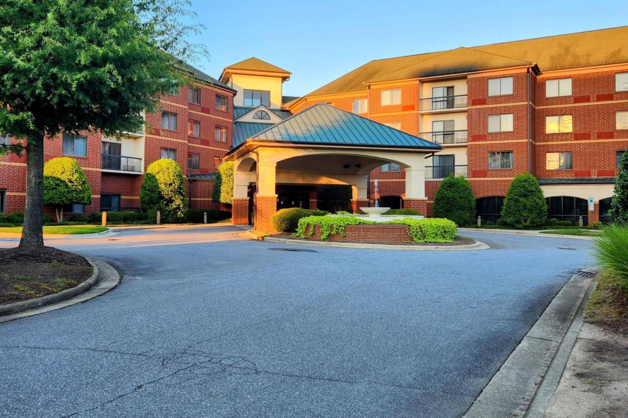 Courtyard By Marriott Hickory Hotell Exteriör bild